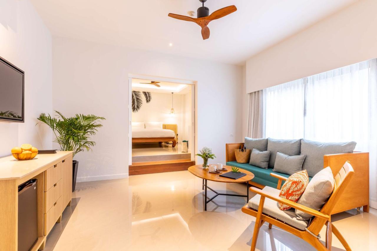 Outrigger Surin Beach Resort - Sha Extra Plus Екстериор снимка A living room in a serviced apartment in Singapore