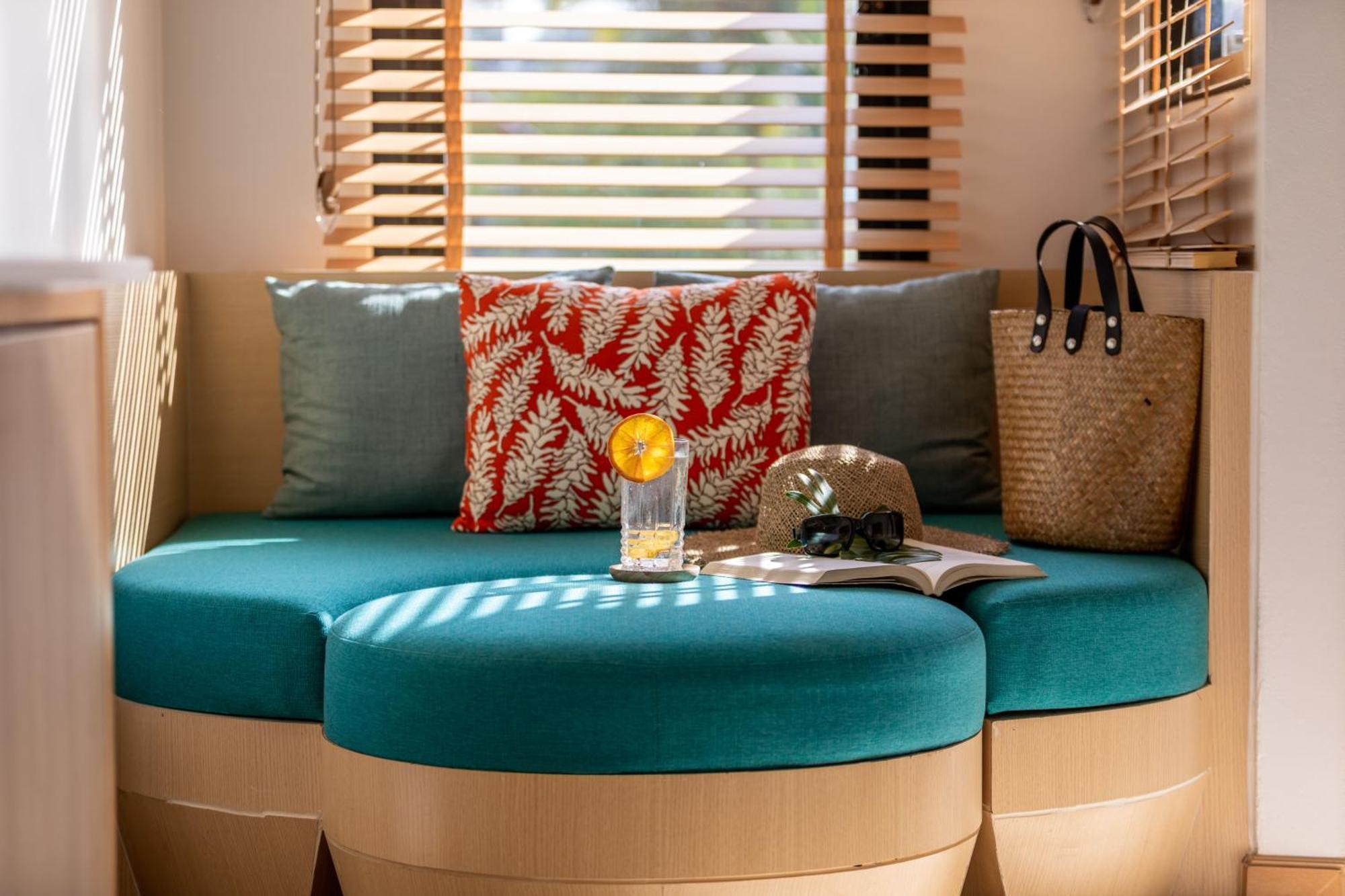 Outrigger Surin Beach Resort - Sha Extra Plus Стая снимка Interior of a mobile home